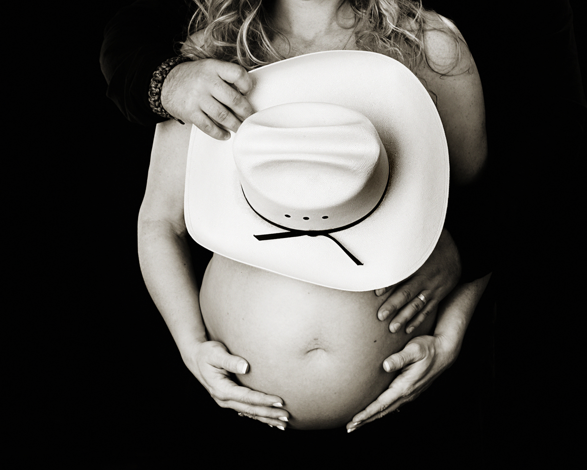 Raleigh maternity photo of a soon to be modeling baby girl